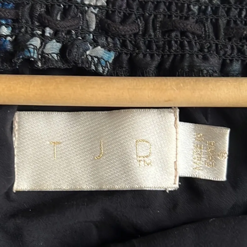 TJD Off the Shoulder Blue Floral Print Peasant Top Size Small - Image 8