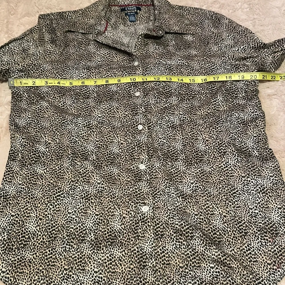 CHAPS animal print  long sleeve button down in size large - Image 9