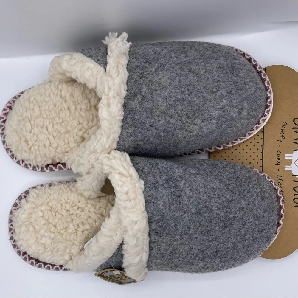 Gaa-Huu faux fur cozy slippers women Size Medium 7-8 - Image 7