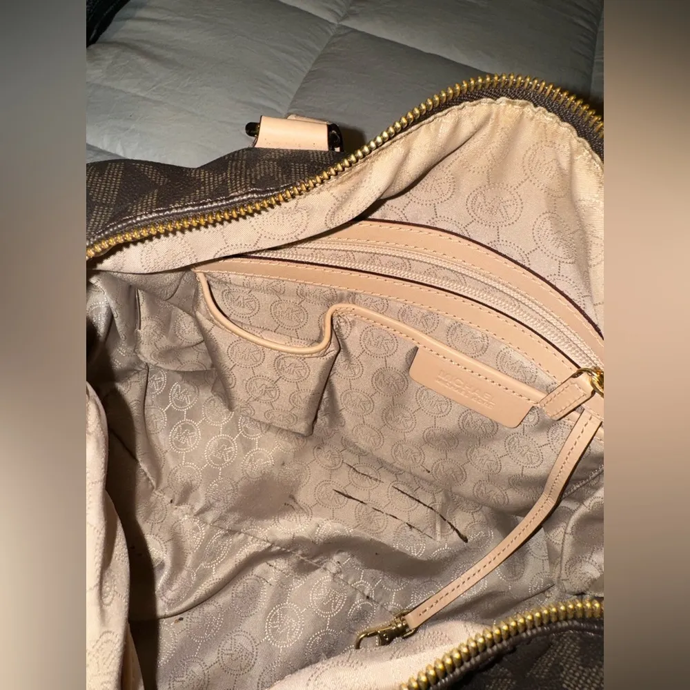 MICHAEL KORS BROWN GRAYSON SIGNATURE LOGO BAG WITH GOLD HARDWARE - Image 5