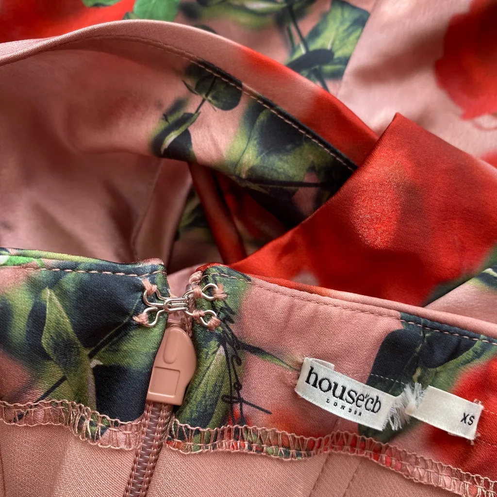 House of CB ‘Toira’ Satin Rose Print draped corset mini dress NWOT‎ size XS - Image 5