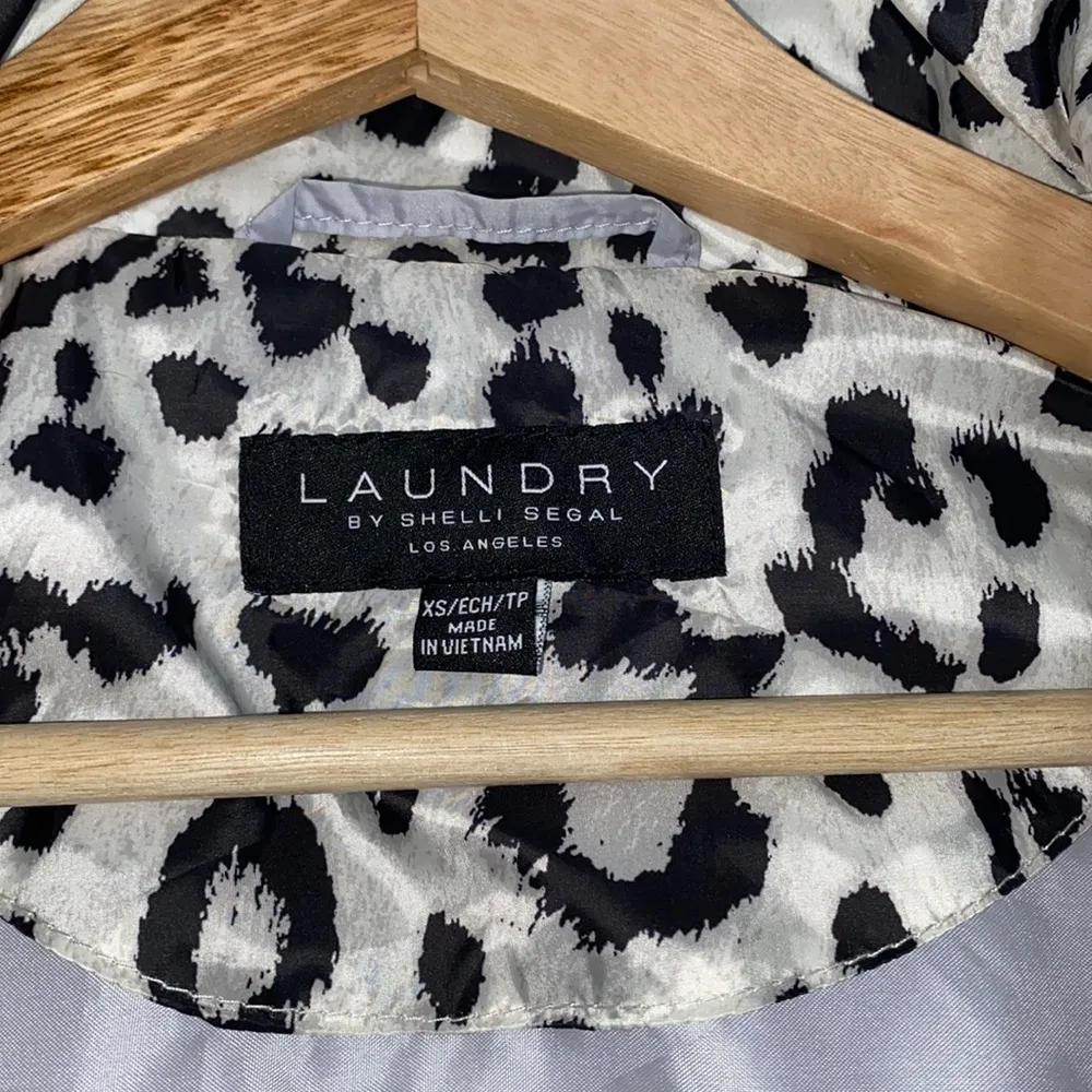 NWOT Laundry By Shelli Segal silver coat size XS - Image 4