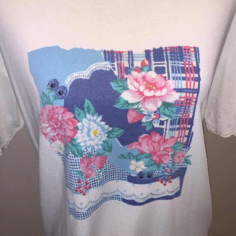 Jantzen  Classics vintage white floral embellished sleeves short sleeve shirt - Image 2