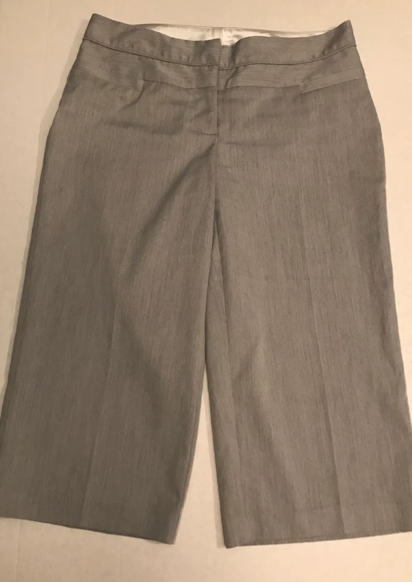 Studio Y Gray Capris - Image 4
