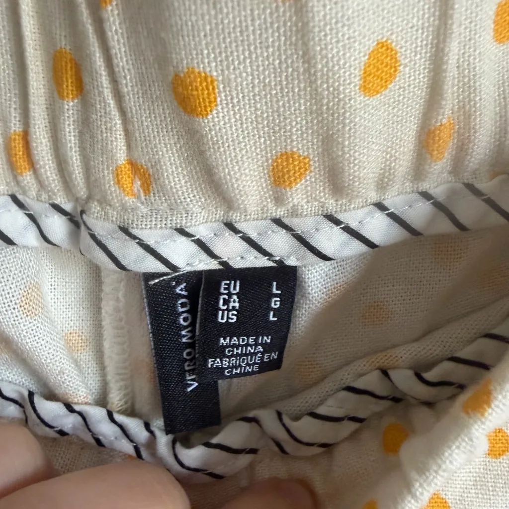 Vero Moda Cream Yellow Polka Dot Linen Blend Pull On Shorts Womens L - Image 3