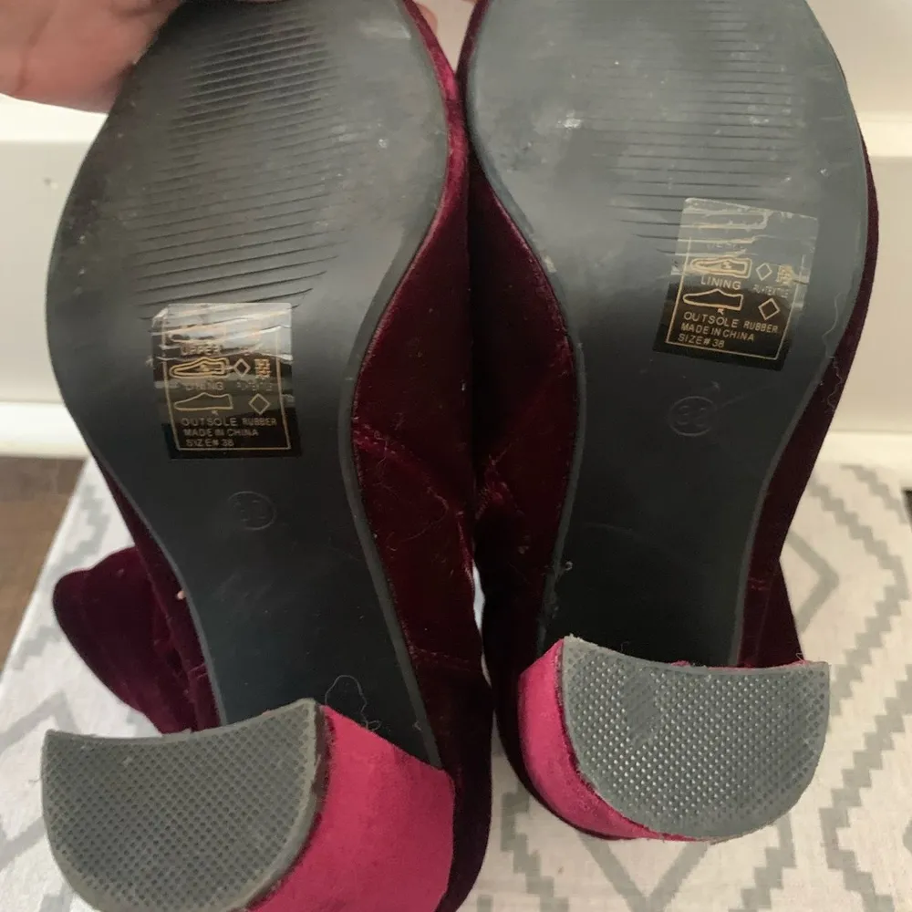 AKIRA burgundy velvet heels - Image 9