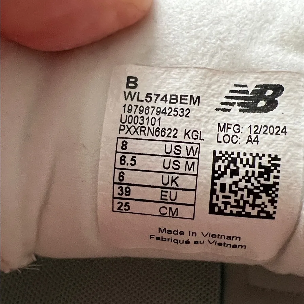 New Balance 574 Women's Fuzzy Suede Sneakers Size 8 - Image 11