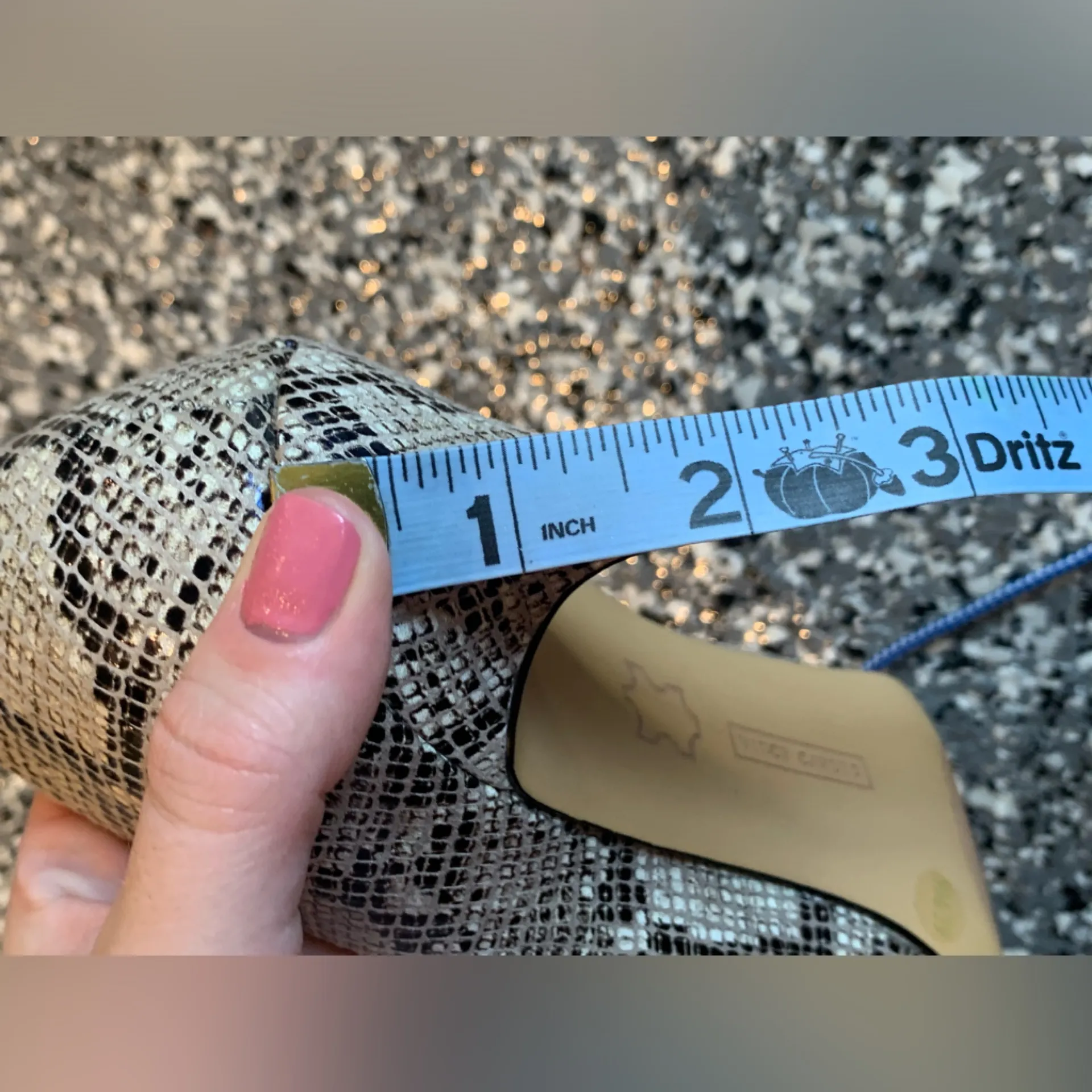 LIKE NEW VINCE CAMUTO SNAKEPRINT HEELS - Image 4