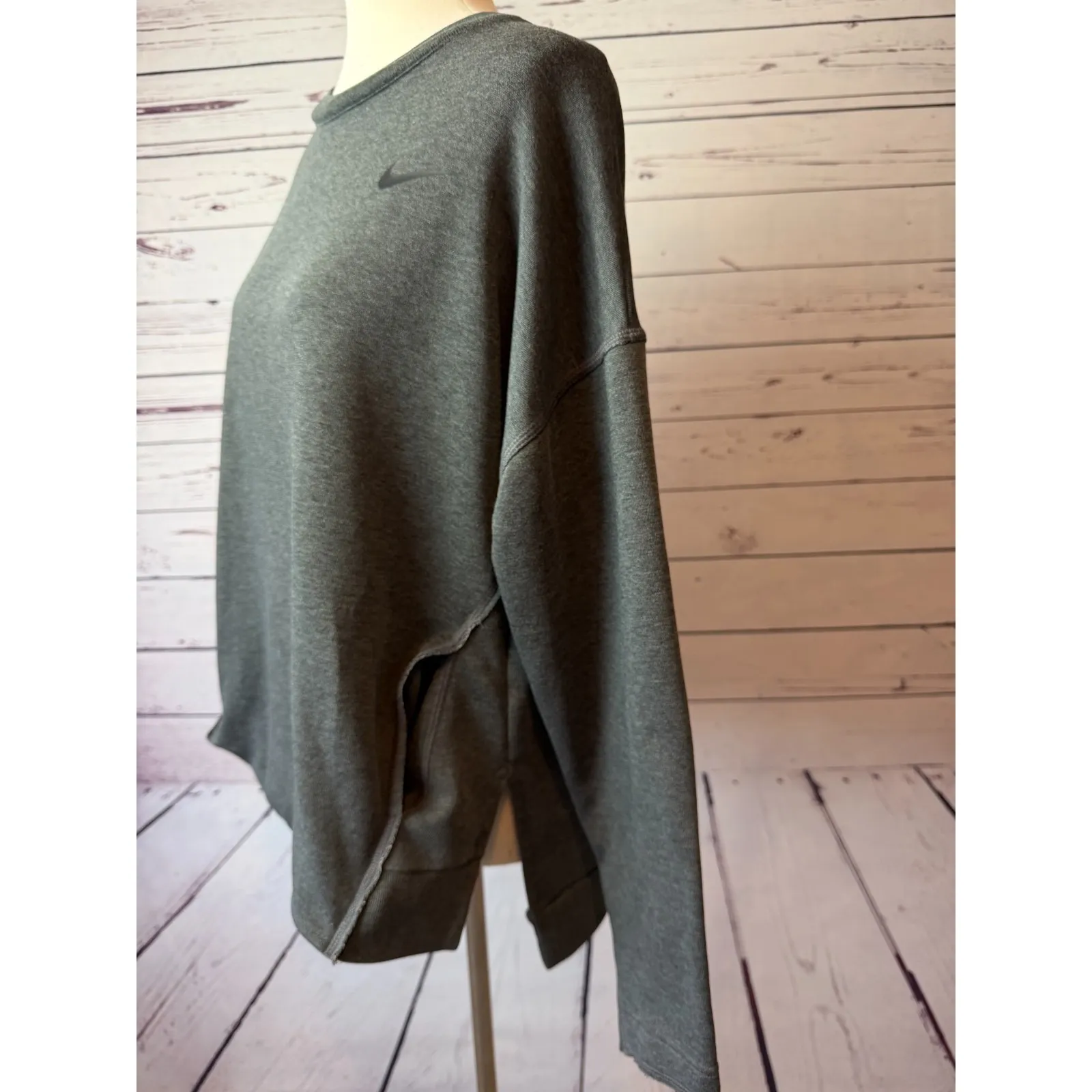 Nike  Pullover Sweatshirt Medium Womens Gray Softball Flux AV6688 Pockets Crew - Image 6