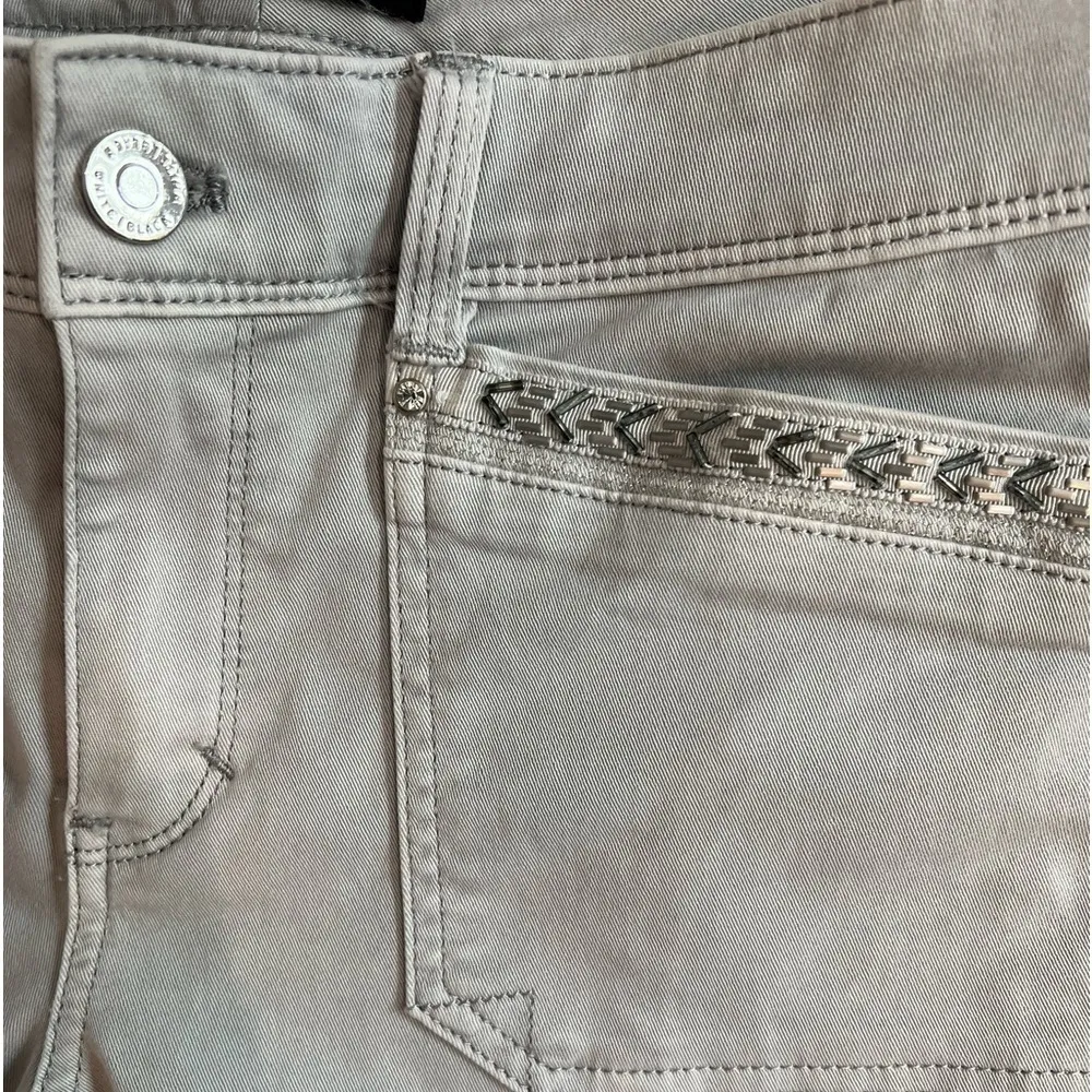 White House Black Market embellished taupe/silver Slim Crop jeans, EUC size 6 - Image 8