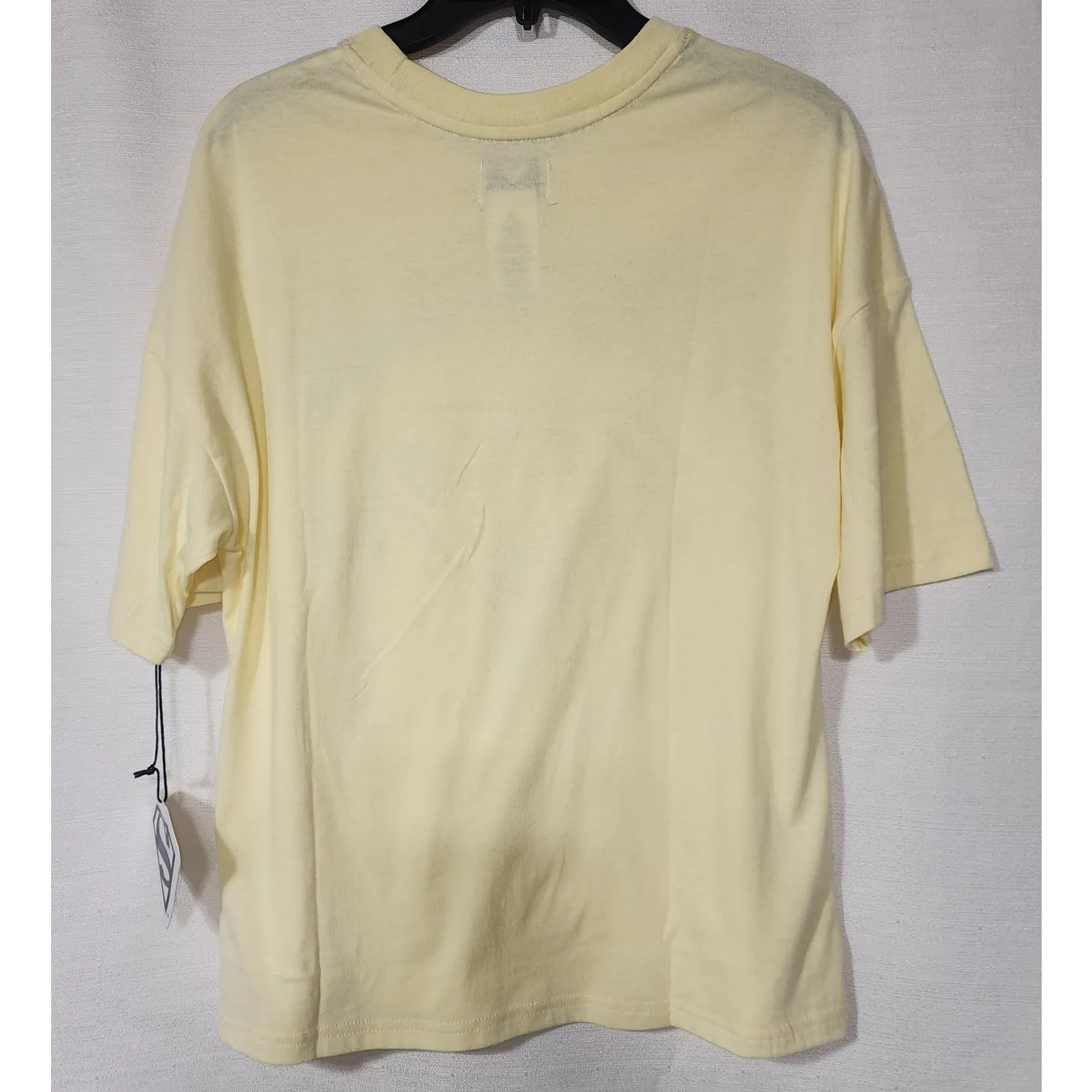 Superman 1938 yellow women's shirt size medium NWT - Image 5