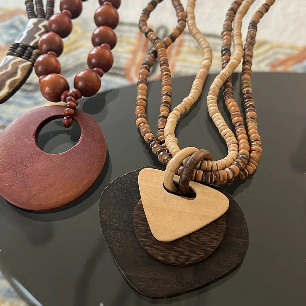 Set of 3 vintage wooden and horn necklaces preowned Brown - Image 2