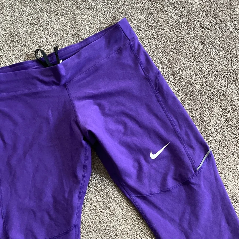 Nike Dri-Fit Capri Leggings SIZE L - Image 2