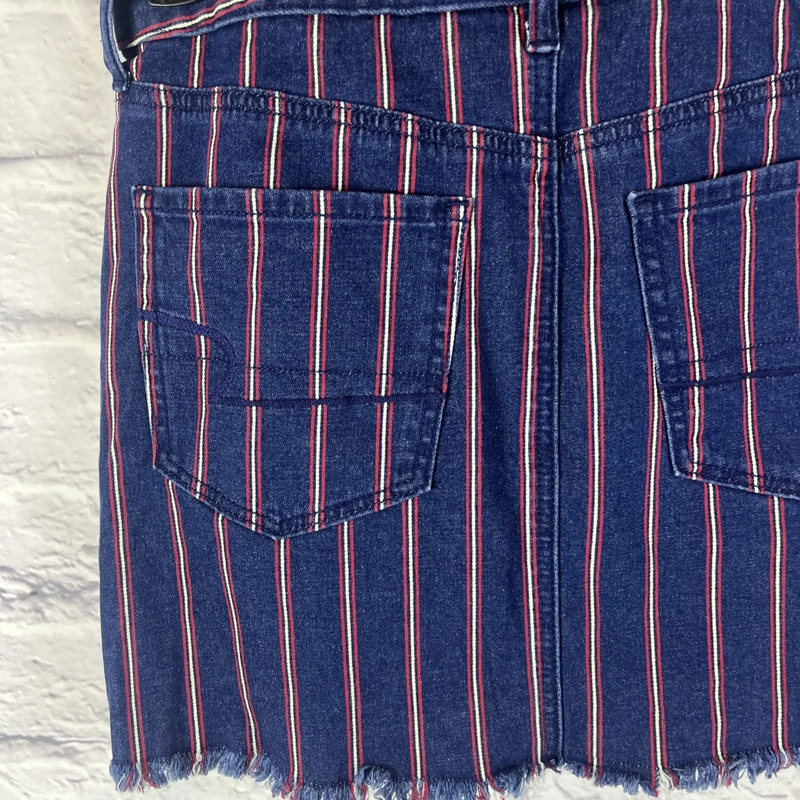 American Eagle NWOT High Rise Striped Denim Y2K Americana Mini Skirt Size 6 - Image 5