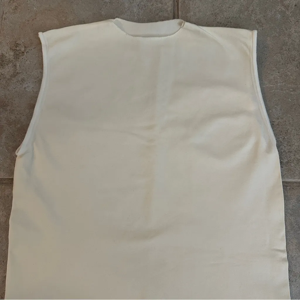 SKIMS ESSENTIAL CREW NECK SLEEVELESS BODYSUIT IN MARBLE CREAM OFF-WHITE SIZE S/M - Image 3