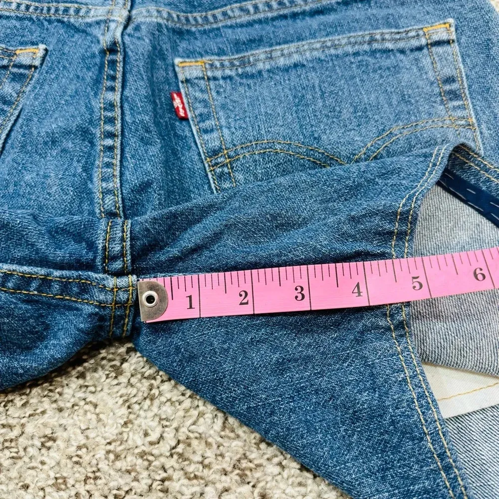 Levi 505 Women's Vintage Medium Wash Mom Shorts 33W - Image 7