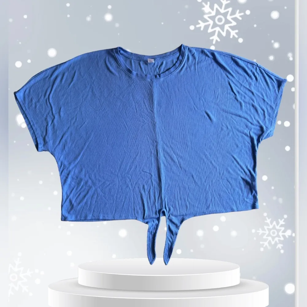 Old Navy Active XXL sky blue  short sleeve tshirt with side knot - Image 2