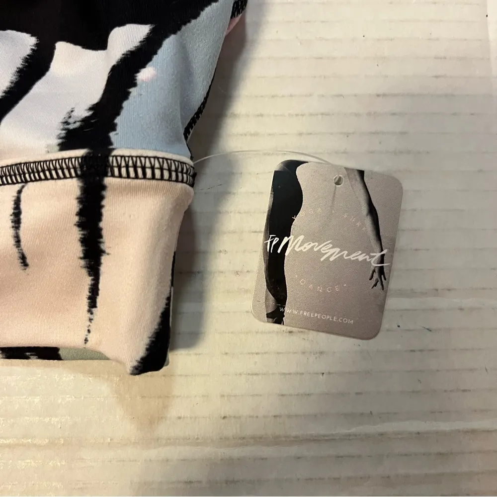 Free People FP Movement Ashford Printed Sports Bra in Butterfly Combo Sz XS NWT - Image 8