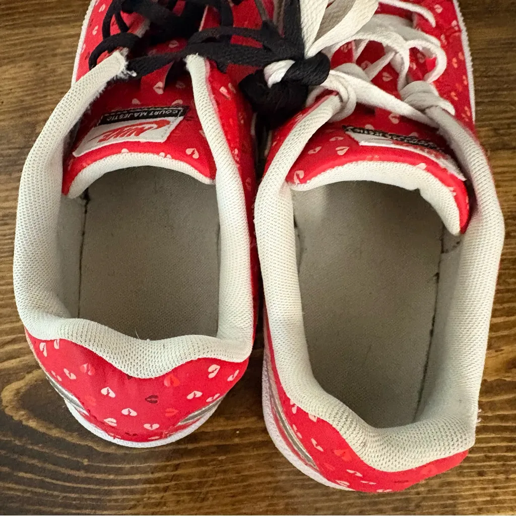 Nike‎ Red Heart Print Sneakers Size 6.5 - Image 7