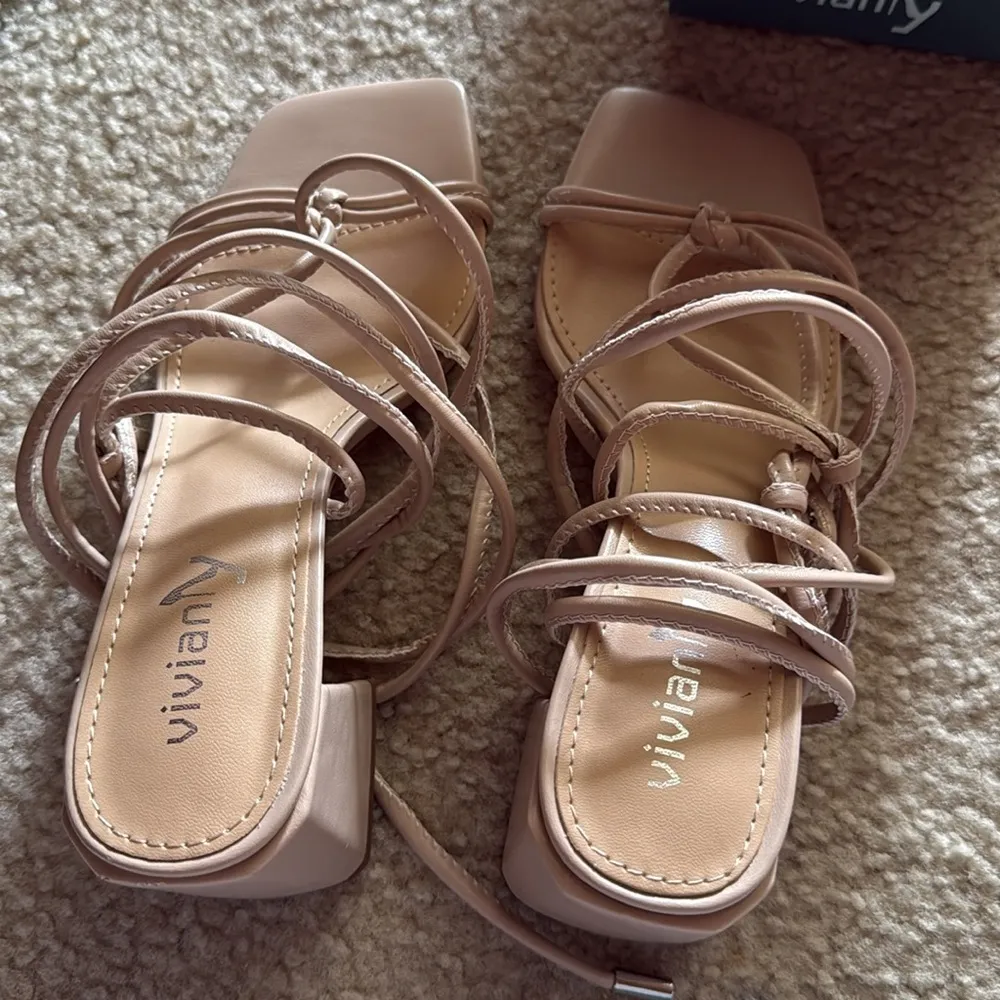 vivianly Women's Lace Up Chunky Heel Strappy Straps Ankle Wrap Heel 7.5 like new - Image 7