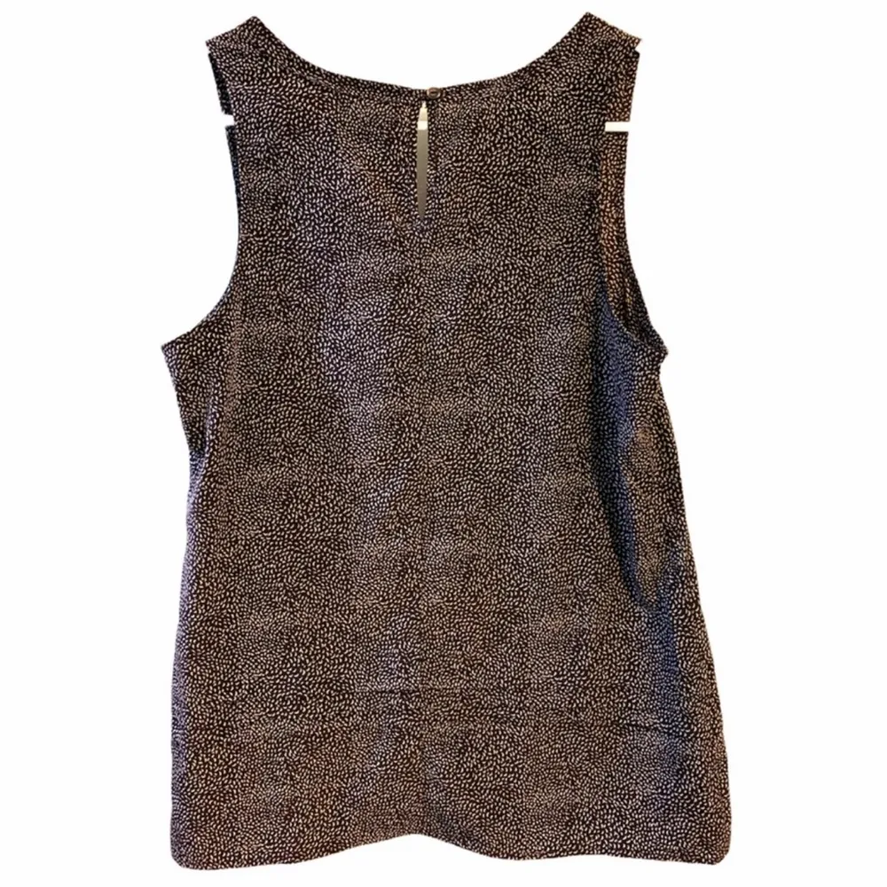 GAP Sleeveless Top NWT New Keyhole Blouse XS Ruffle Keyhole Button Back - Image 2