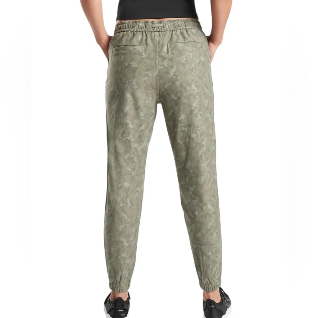 Athleta Farallon Camo Pant - Size 4 - Image 3