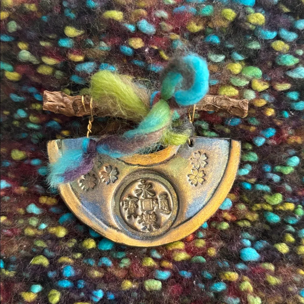 MULTICOLOR TWEED HAND BAG BLACK HANDLES WOOD LIKE ADORNMENT UNIQUE/DIFFERENT Blue - Image 4