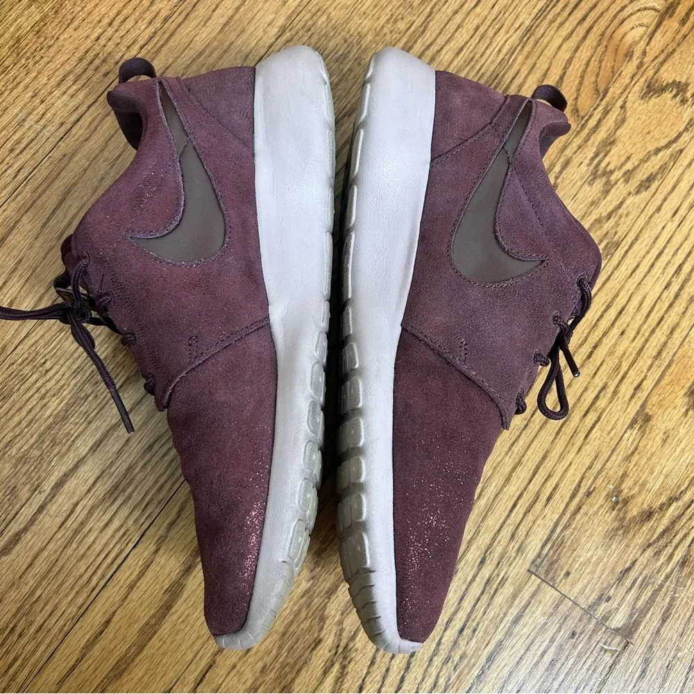 Nike | Roshe One PRM Running Shoe Mahogany Metallic Sneakers Size 9 - Image 7