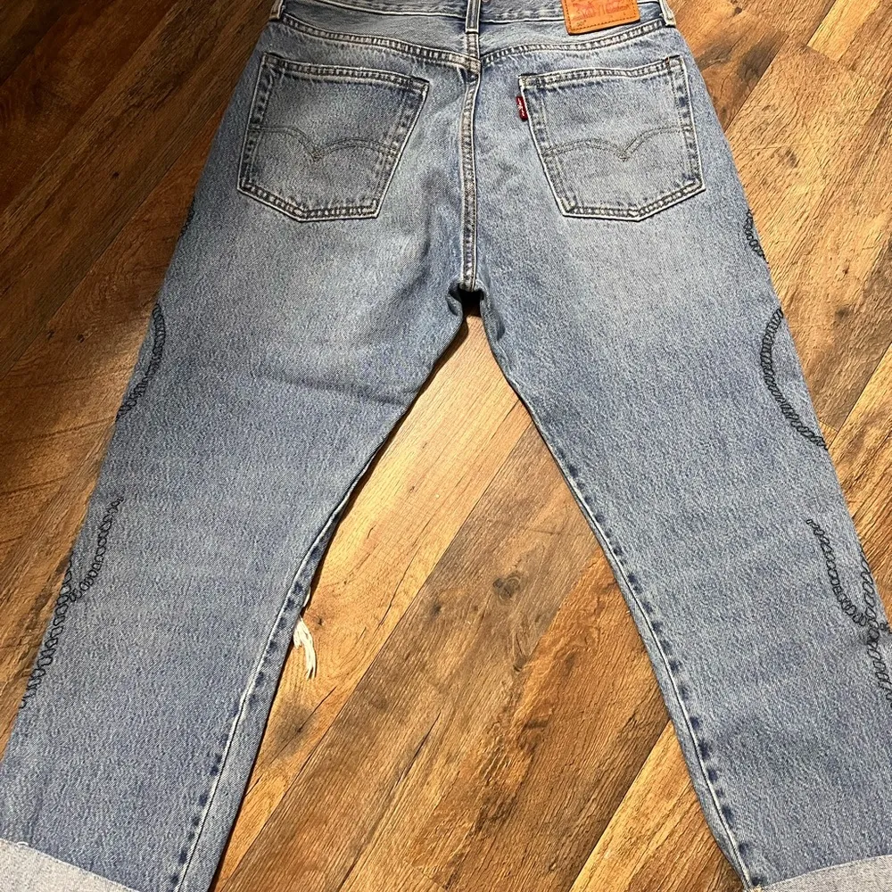 Levi 501® Original Cropped Women's Jeans. Blue Size 27 - Image 2