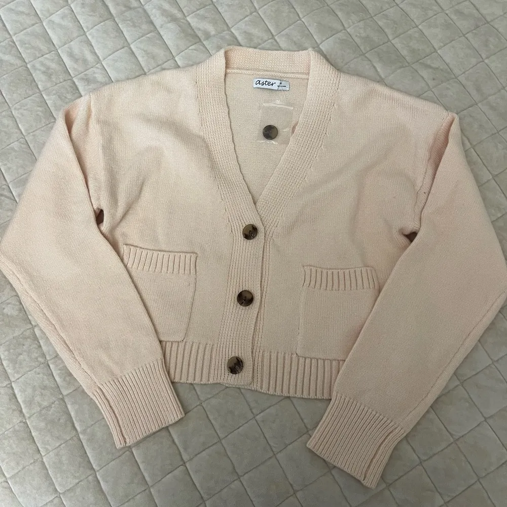 Boutique Apricot Cropped Knit Sweater Pink Size M - Image 5