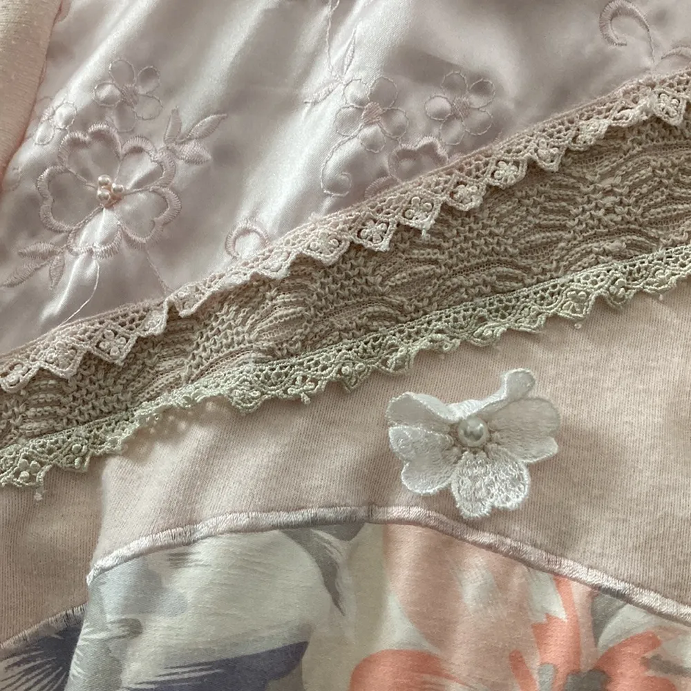 Vintage Bonnie and Bill by Holly Large Peach Satin and Lace Inlaid Top. - Image 7