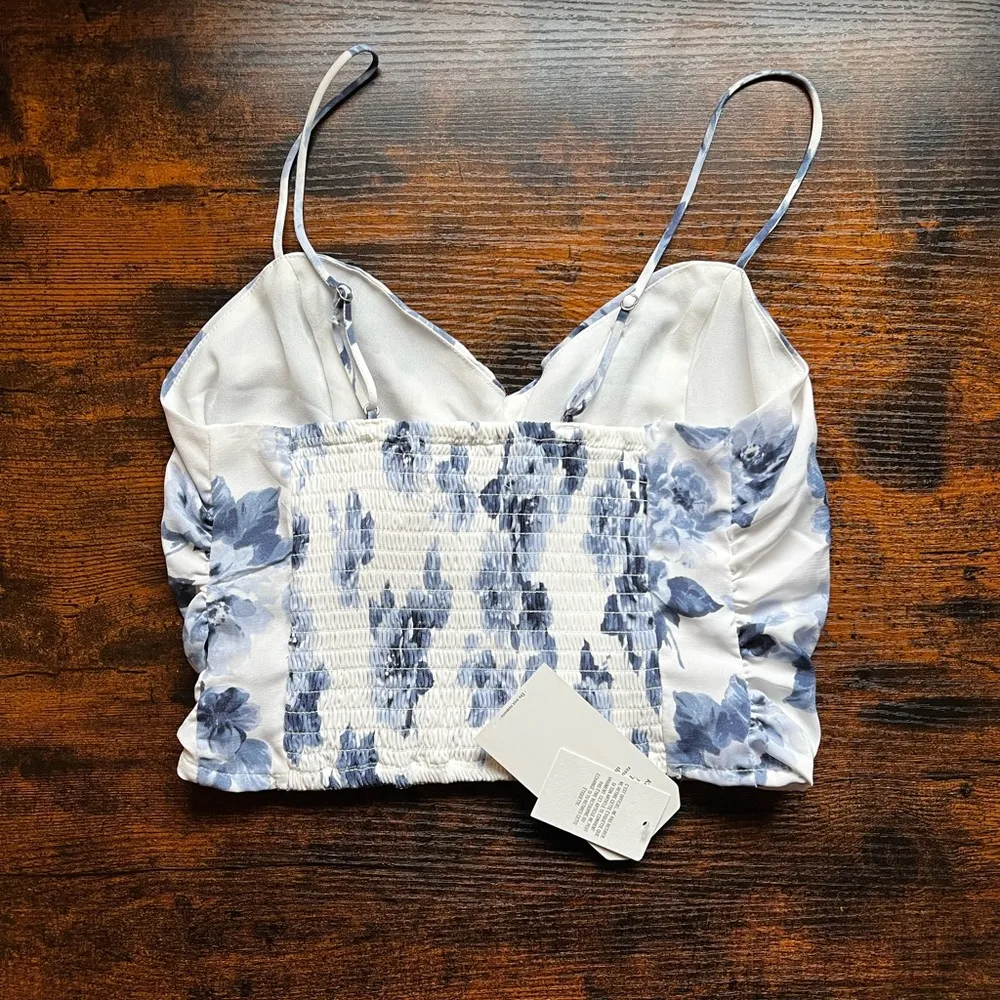 NWT Abercrombie & Fitch White and Blue Floral Crop Top - Image 2