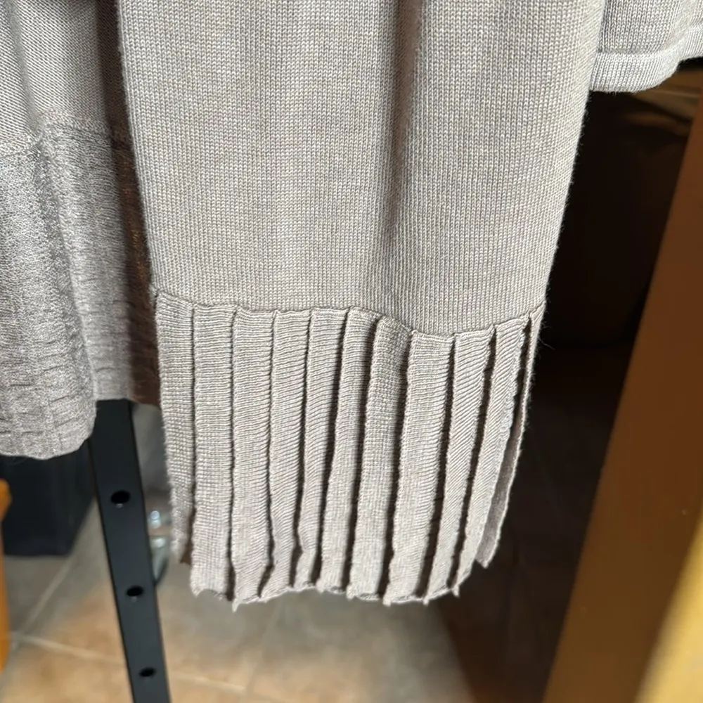 NWT Chico’s Long Pleated Cardigan Taos Taupe Size 8 Medium (1) - Image 6