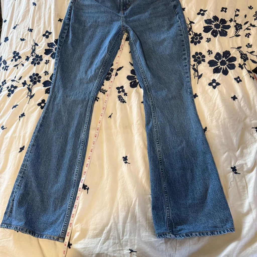 Abercrombie and fitch mid rise boot cut jeans SHORT - Image 8