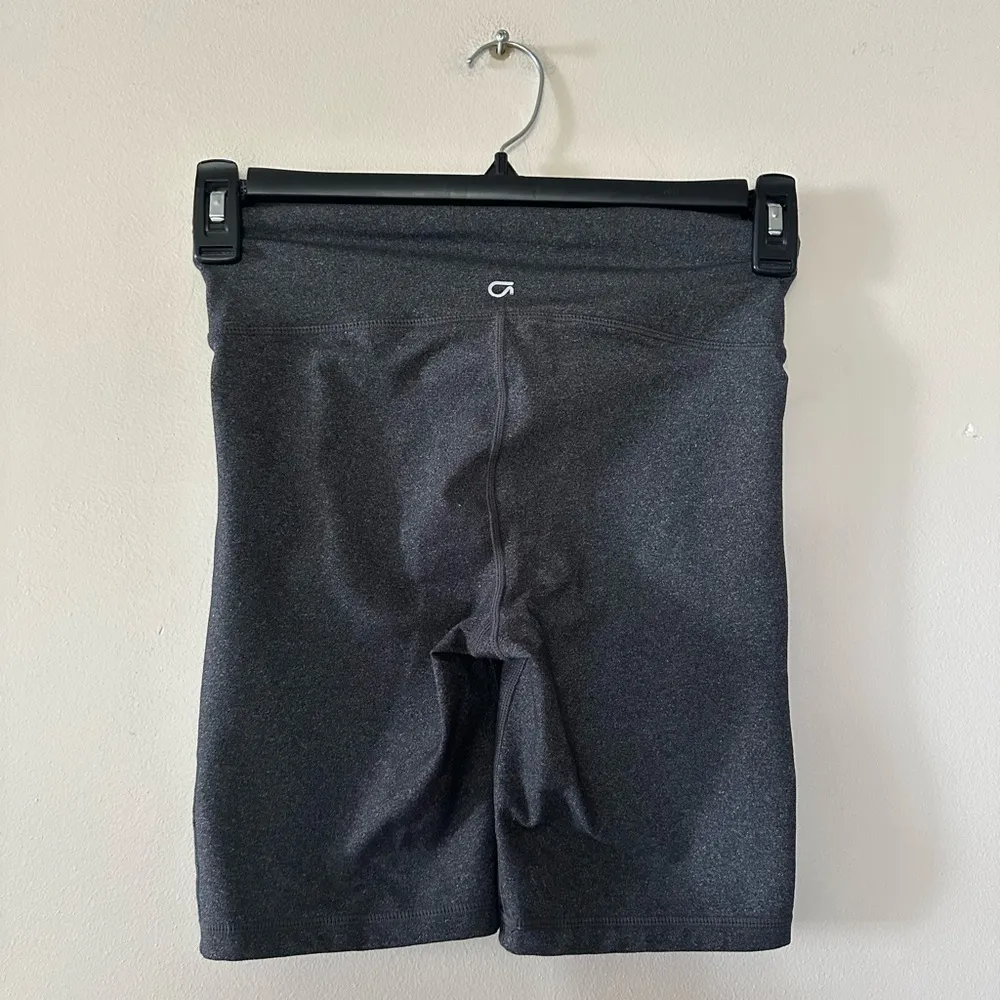 Womens Gap Gapfit gray biker shorts xs - Image 3