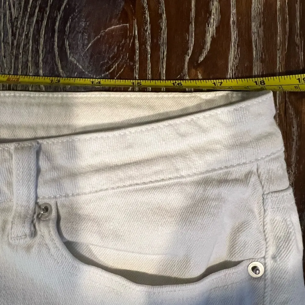 American Bazi White Distressed Jean Shorts Size 3X - Image 4