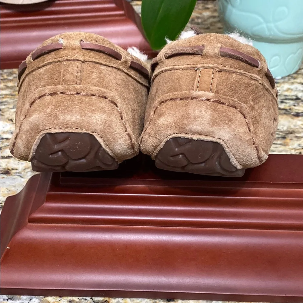 Moccasin Slippers size 9 - Image 5