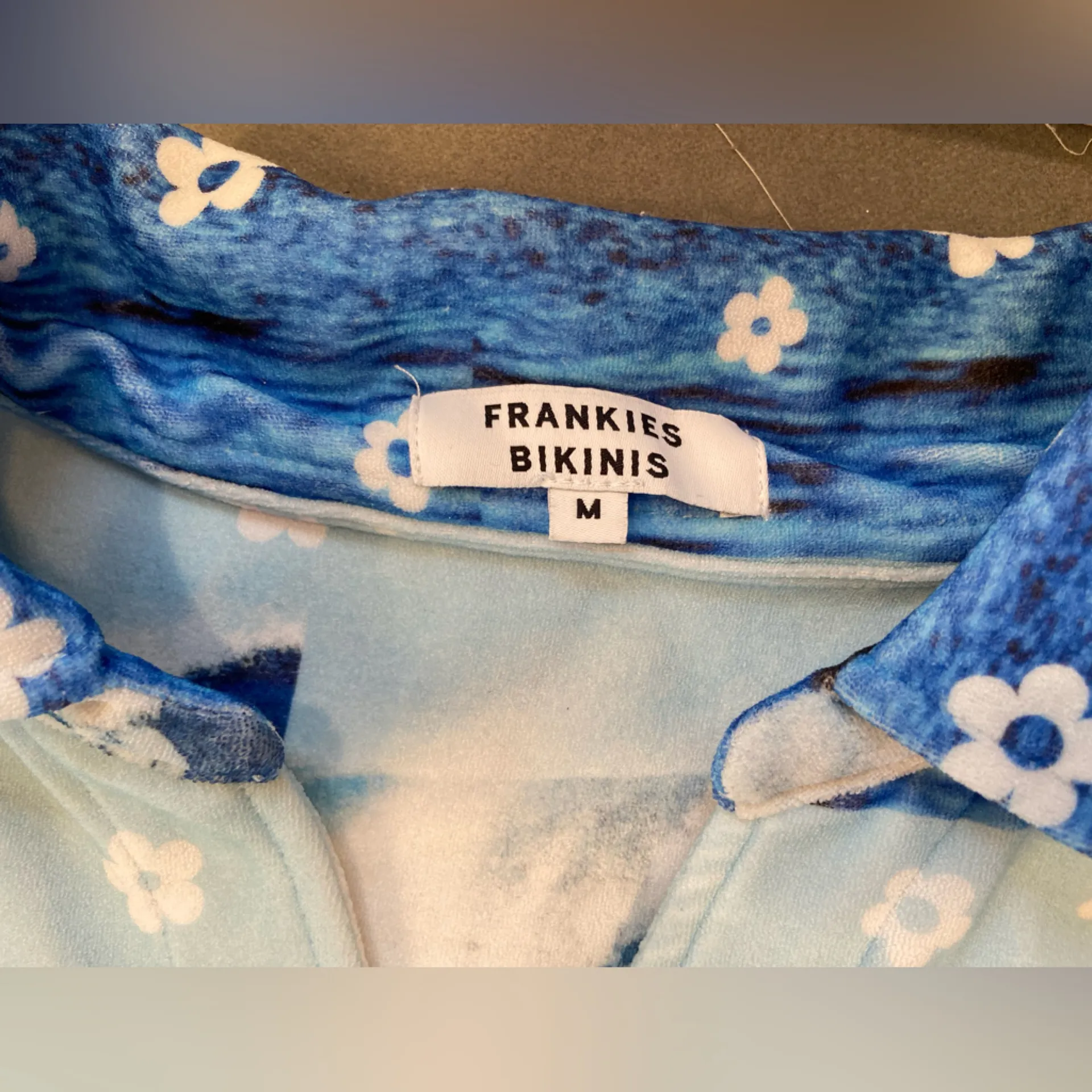 Frankie’s‎ Bikinis button down shirt, cover up, beach wear, size Medium Blue - Image 3