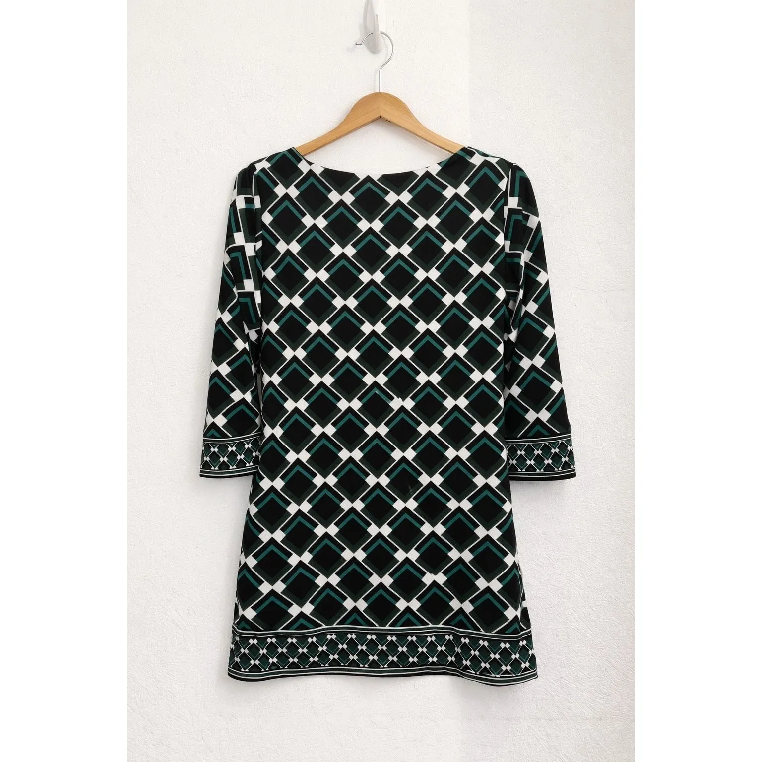 NWT White House Black Market Geometric Shift Dress Bottle Green Black Size S - Image 2