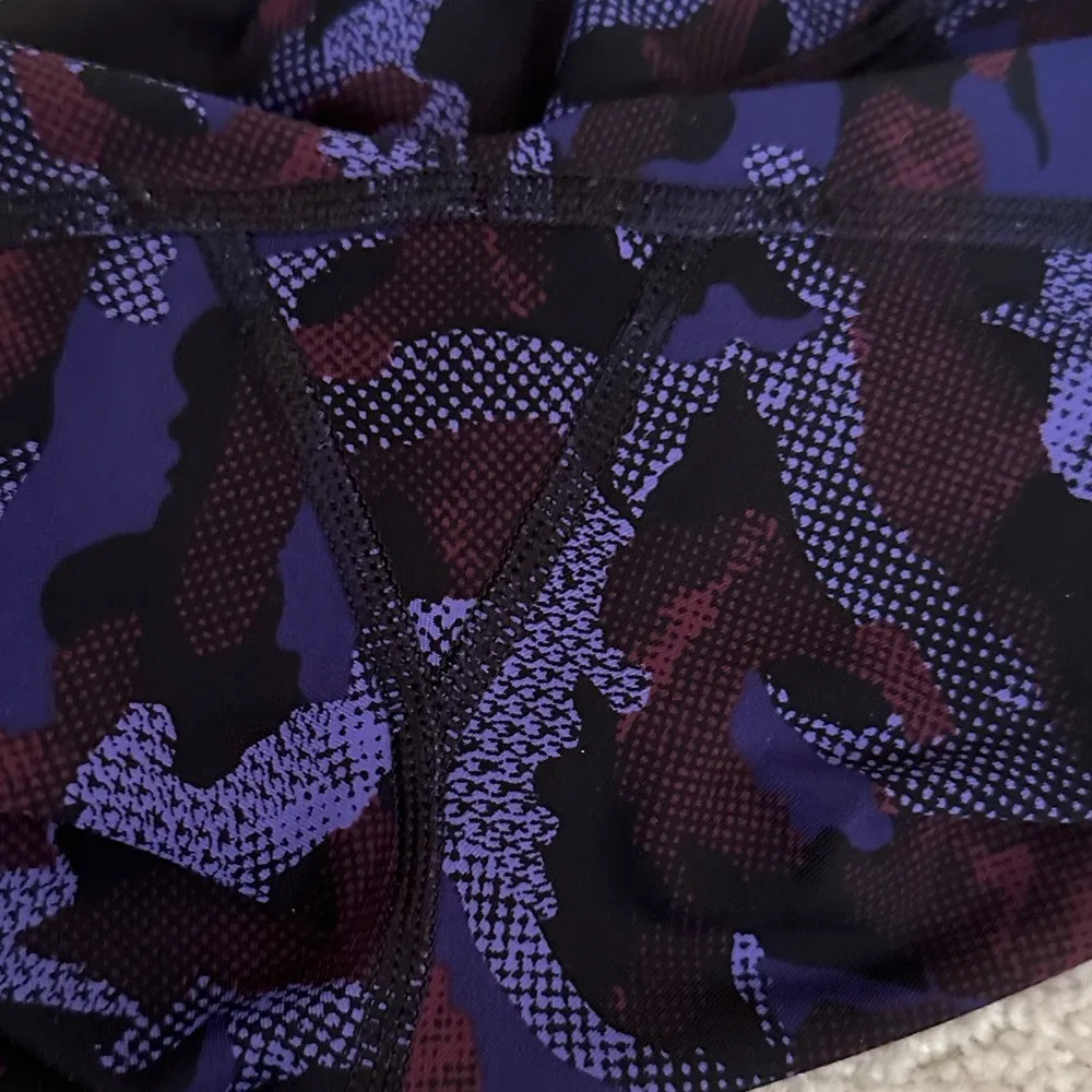 Lululemon Pace Rival Crop Hounds
Camo Emperor Blue Black / Black Size 8 - Image 12