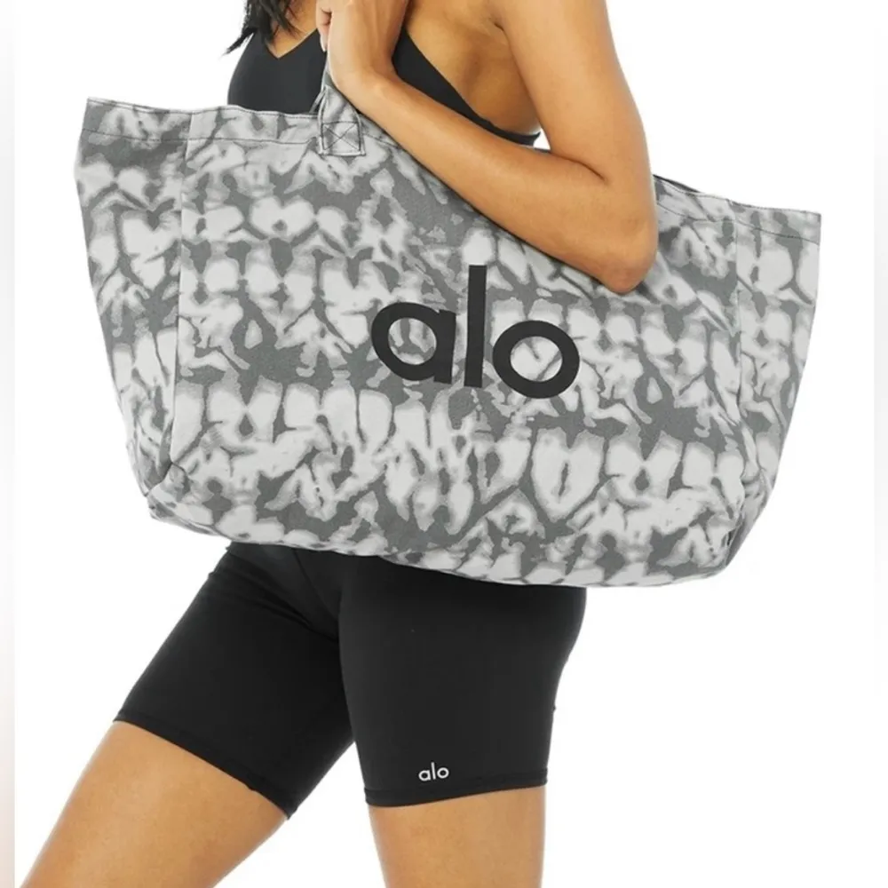 NWT Alo Yoga Shopper Tote Bag Tie Dye Oversized Heavy Duty Canvas Grey/Black - Image 3