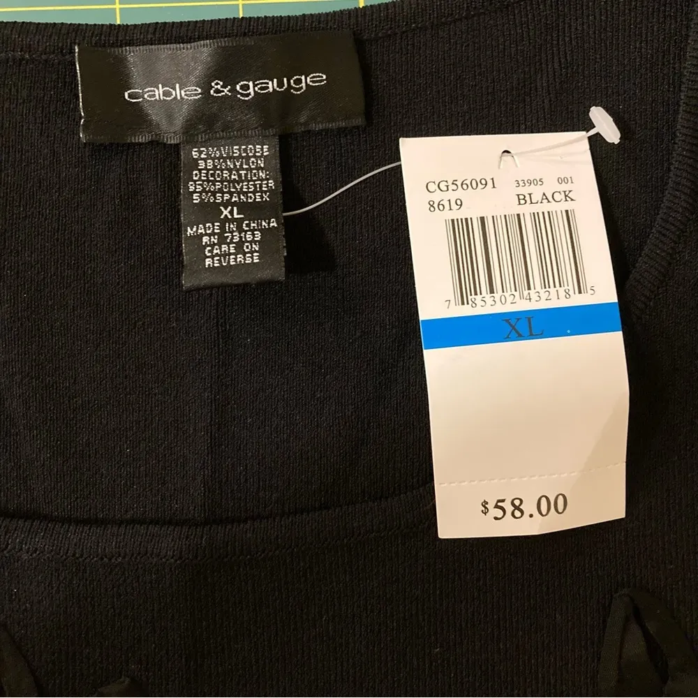 Cable & Gauge Black Short Sleeve Stretchy Sweater Shirt w/ Raised Floral Pattern - Image 5