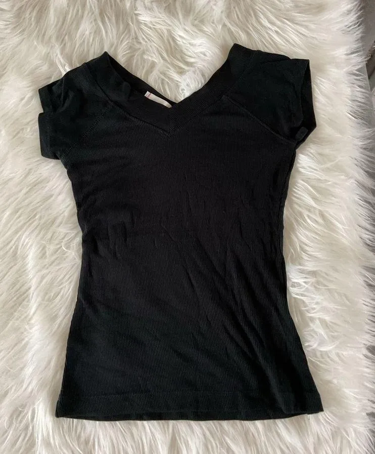 URBAN OUTFITTERS BDG Shannen Ribbed V-Neck Top - Image 5