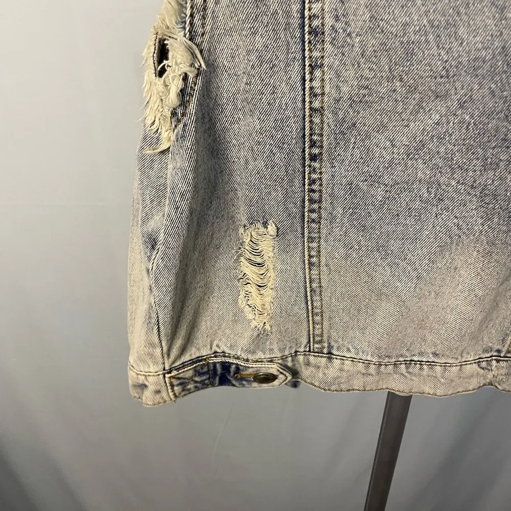 Distressed denim vest size small‎ - Image 3
