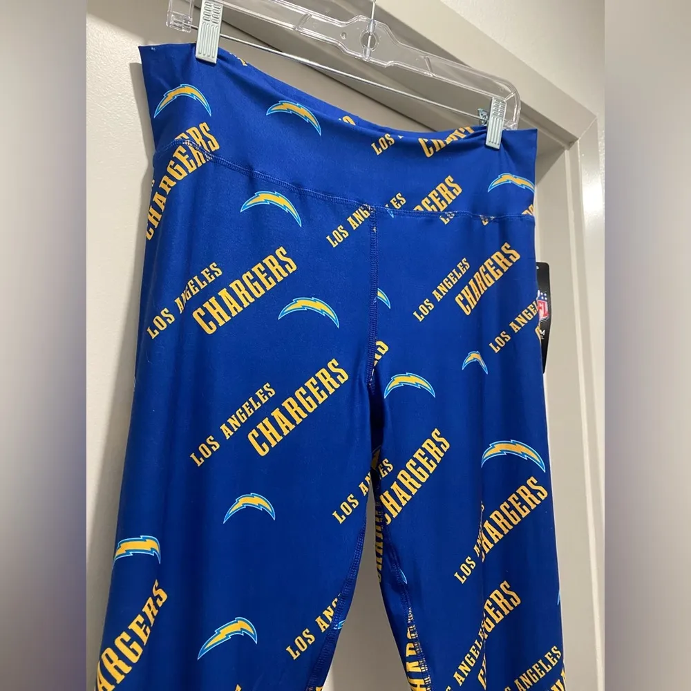 NWT  Team Apparel Women's Los Angeles Chargers Allover Print Leggings - L - Image 4