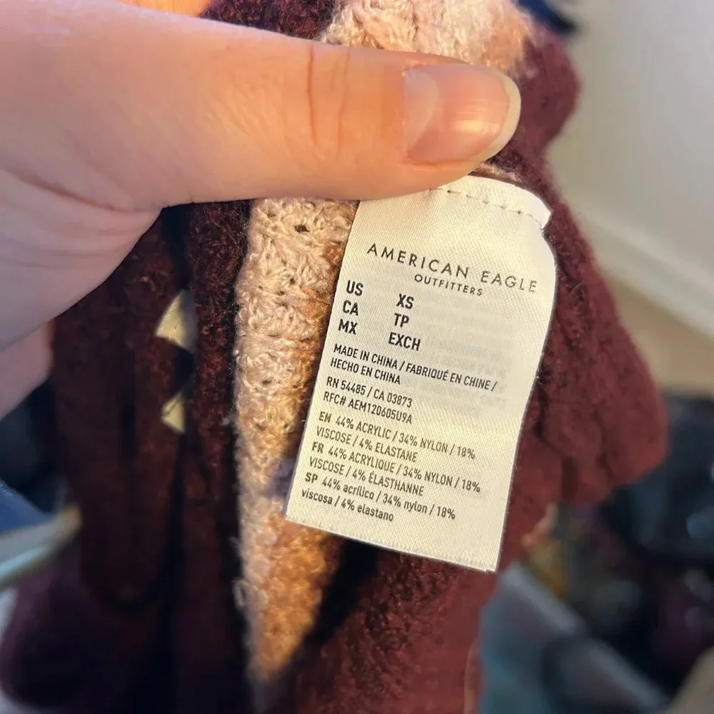 AMERICAN EAGLE STRIPED V-NECK SWEATER - Image 4