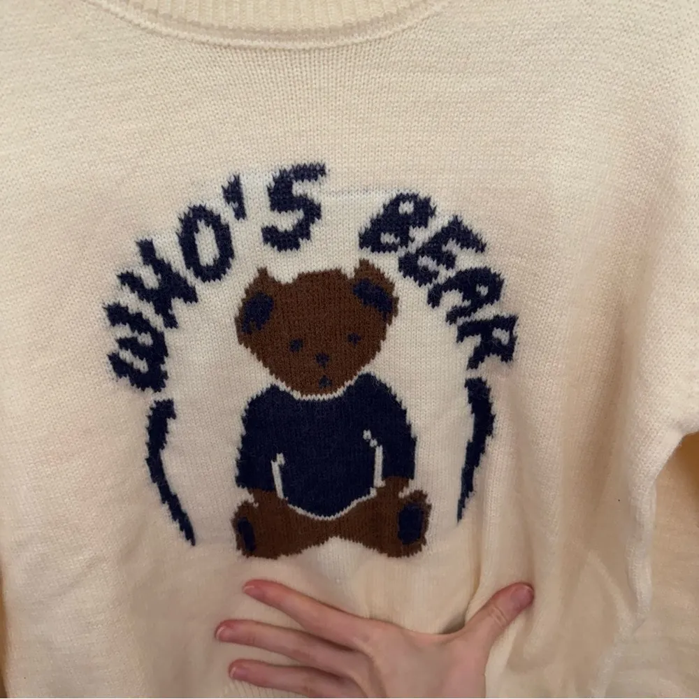 Cream Sweater with Bear Design Blue Size L - Image 2