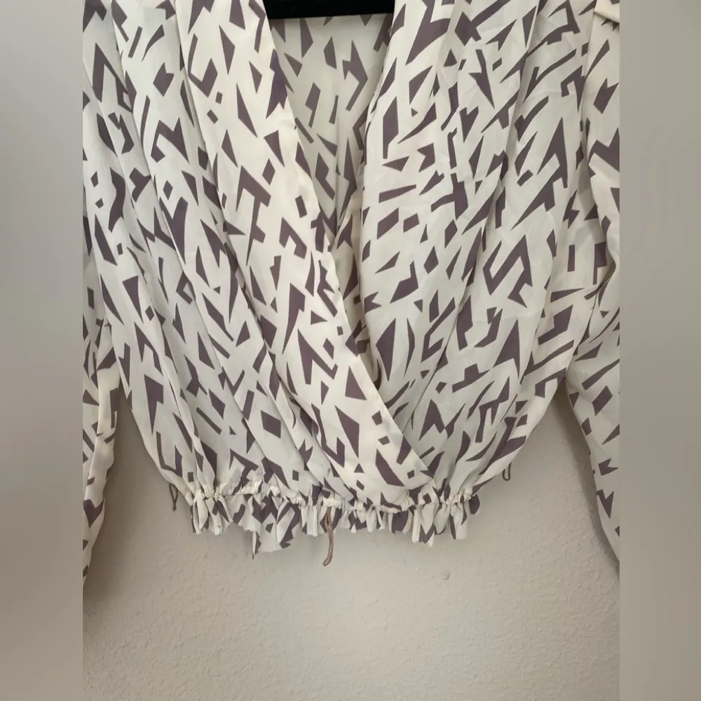 VIRGO 2 V Neck Faux Wrap Shirred Bottom Top Blouse, Size 8 White - Image 2