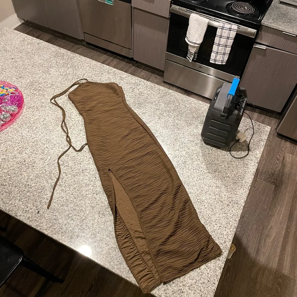 Brown bodycon form fitting swirl raised pattern Halter maxi Dress with slit Size XS - Image 3