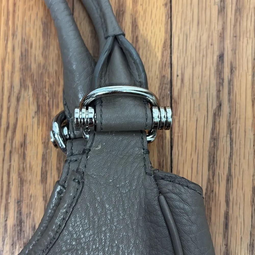Banana Republic Peddled Leather‎ Shoulder Bag Taupe - Image 5